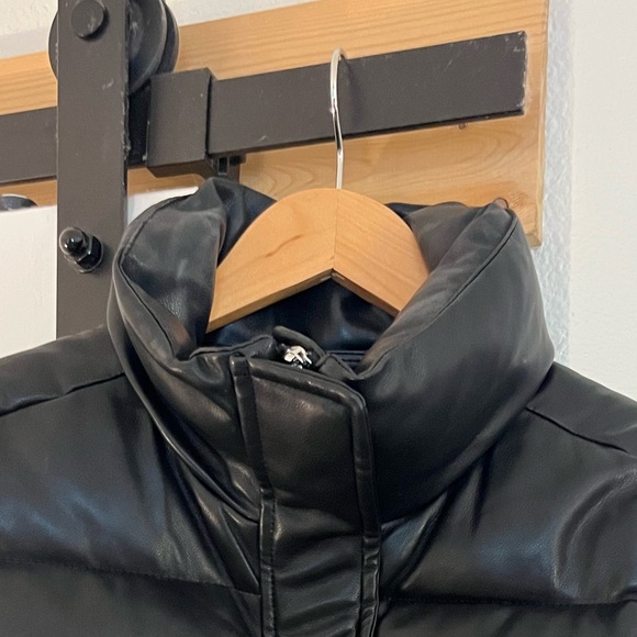 Abercrombie and Fitch Vegan Leather Ultra Puffer vest black small oversized fit - Picture 4 of 10